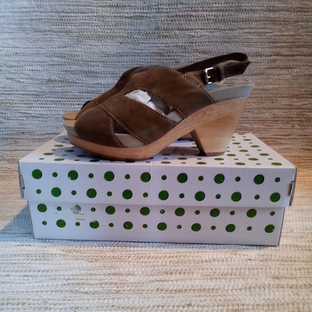 NWOB~ EARTHIES ~ MONACO CLOG SANDALS~ (9) - Picture 3 of 3